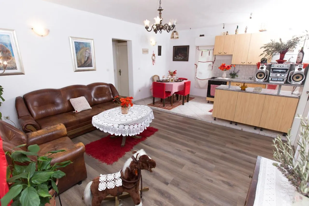 Forest Queen - Village Holiday Home Lecevica