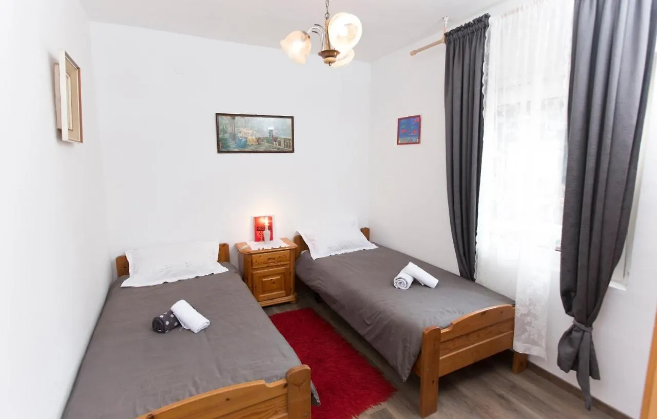Forest Queen - Village Holiday Home Lecevica