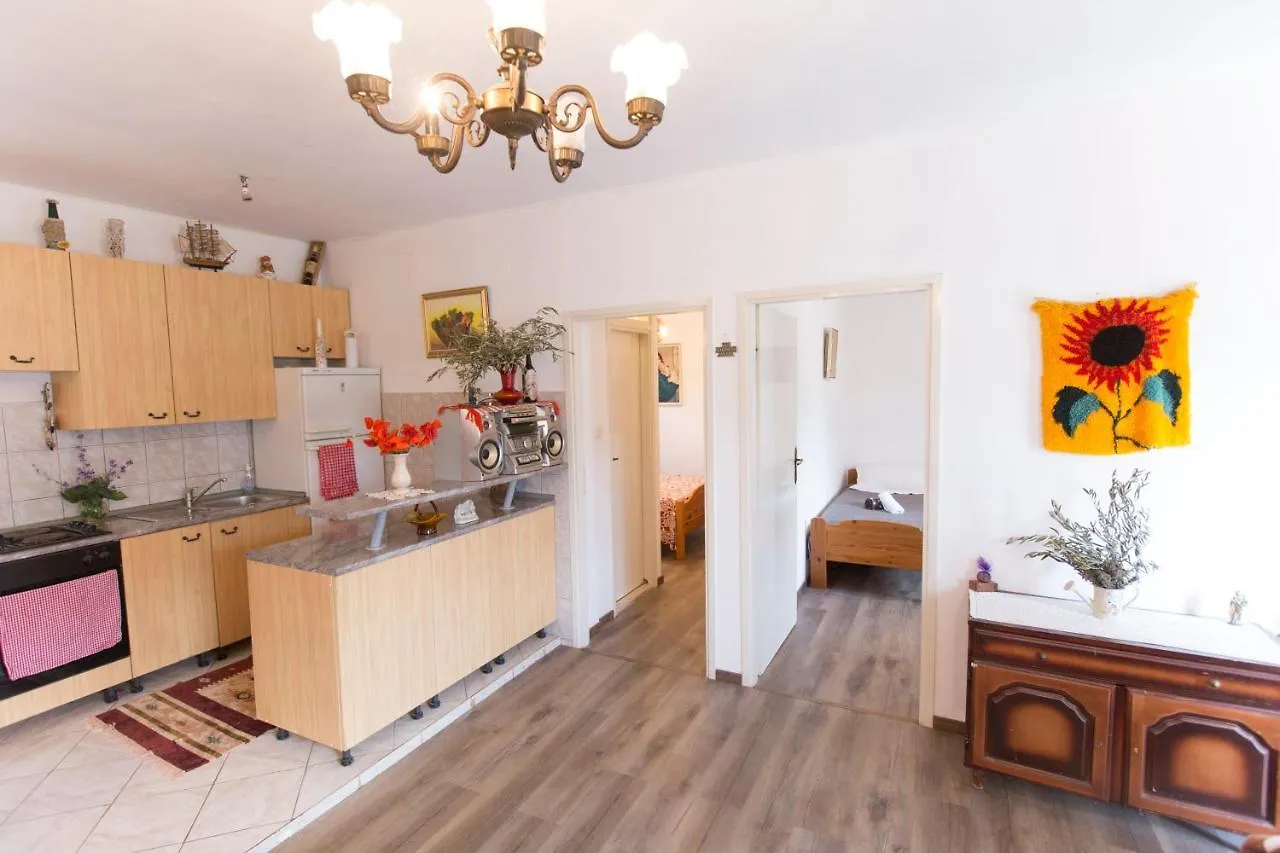 Forest Queen - Village Holiday Home Lecevica