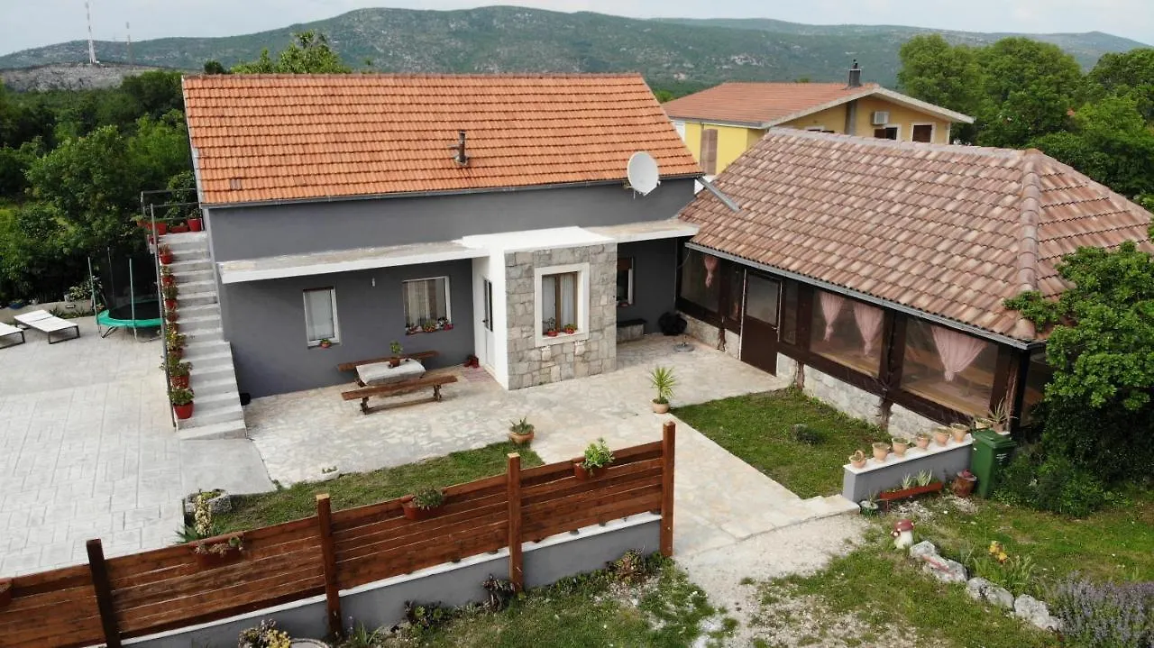 Forest Queen - Village Holiday Home Lecevica