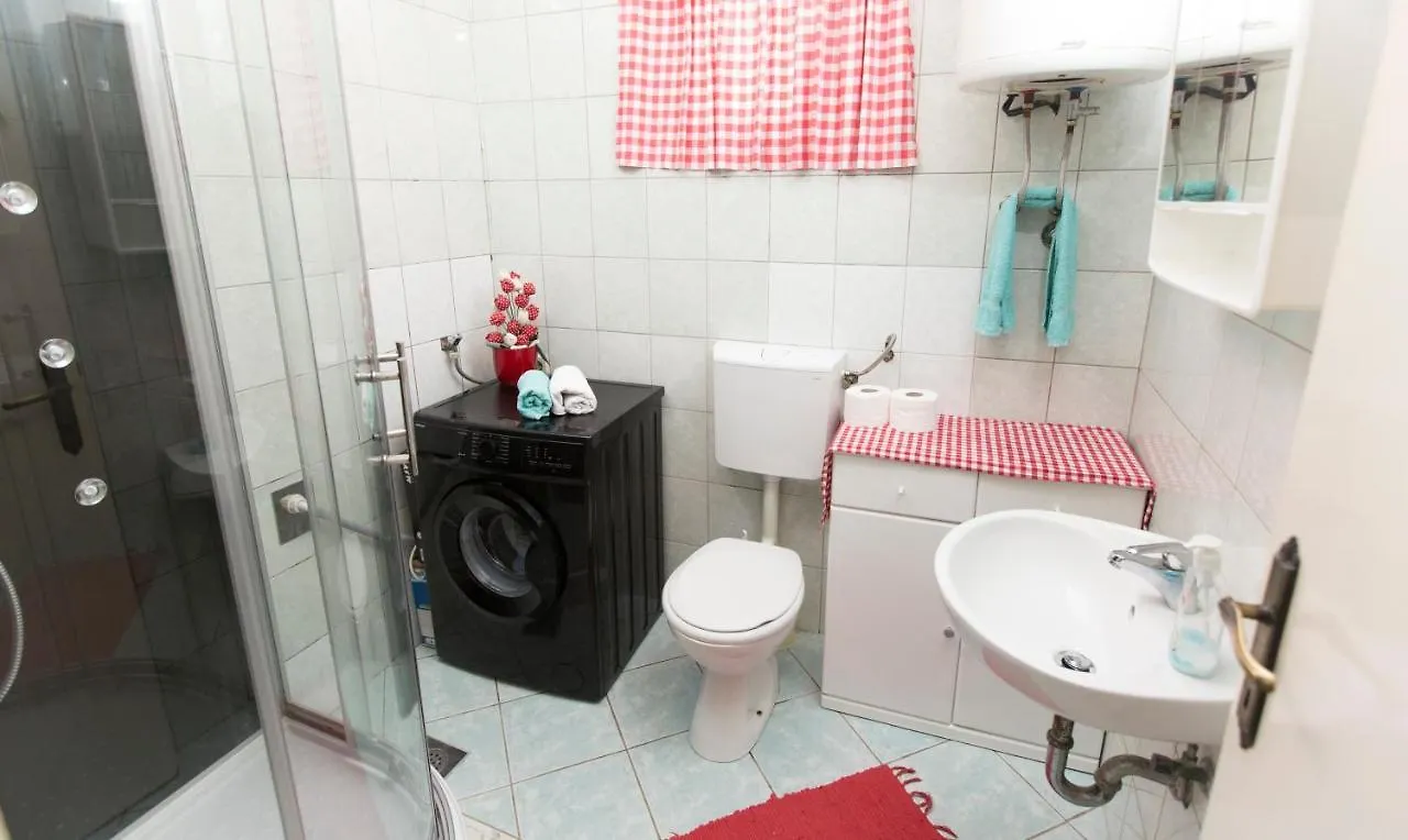 Forest Queen - Village Holiday Home Lecevica